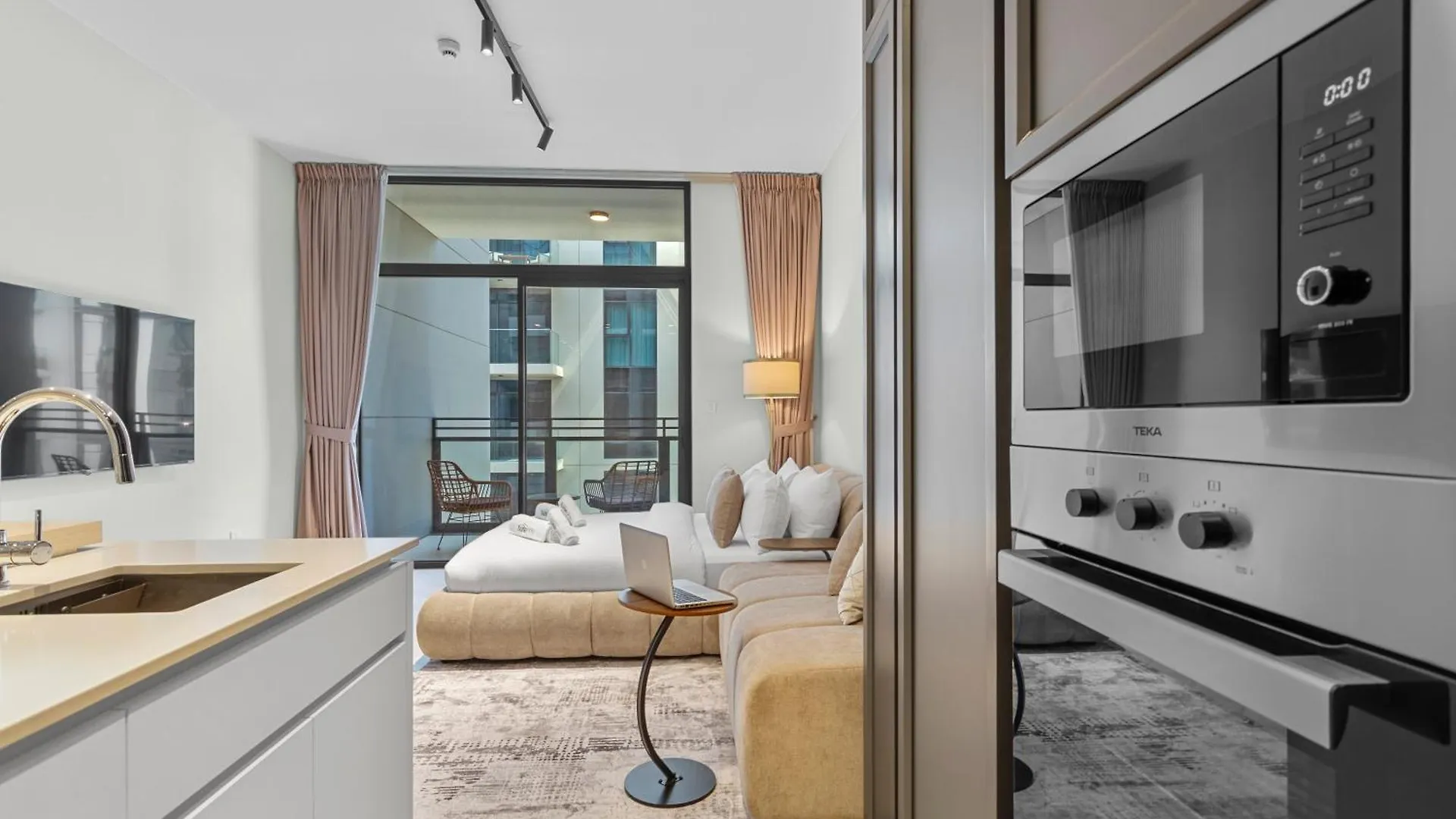 아파트 Stylish And Spacious Studio In Meydan 두바이 아랍에미리트