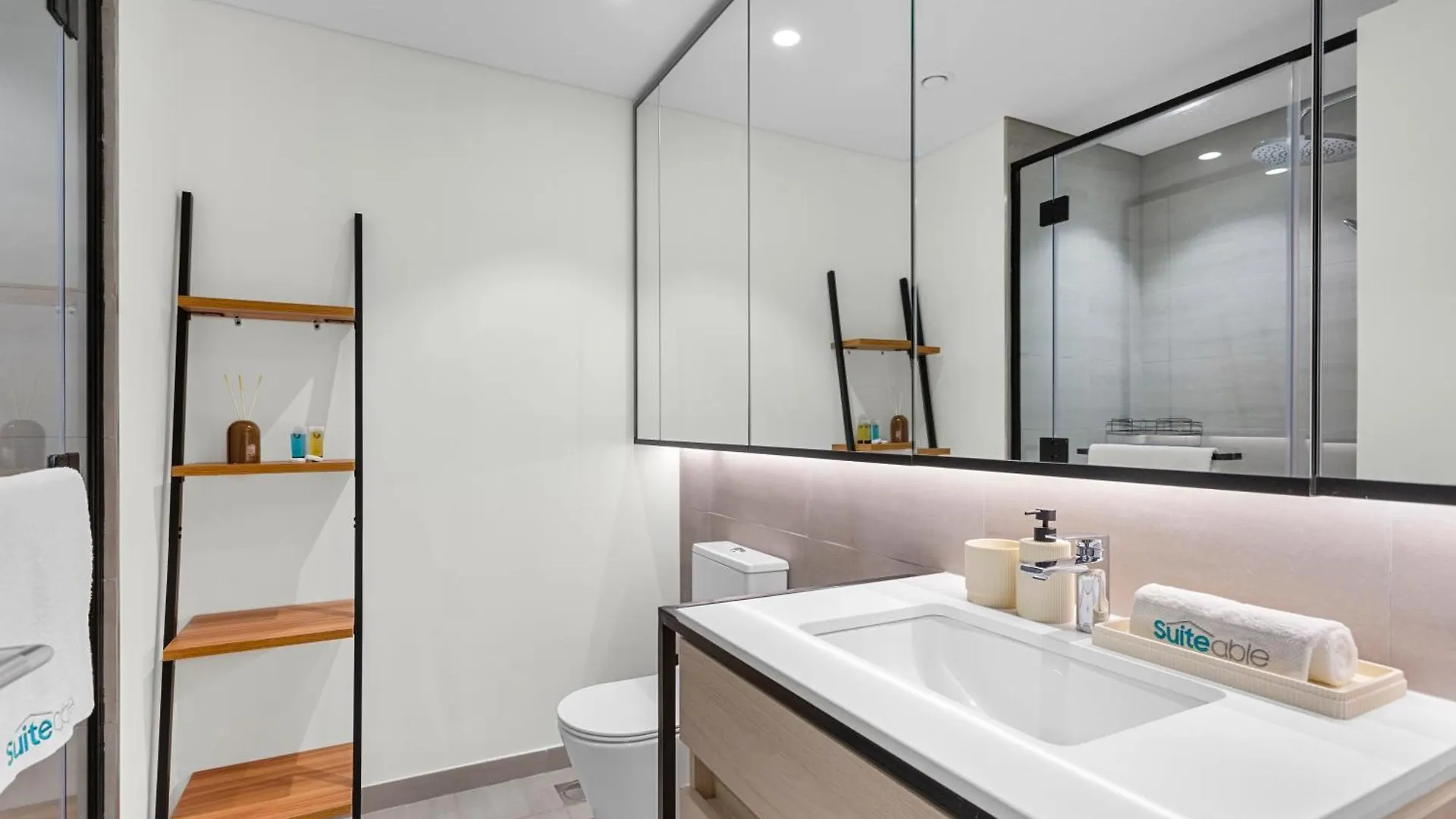 Stylish And Spacious Studio In Meydan Dubai Apartamento